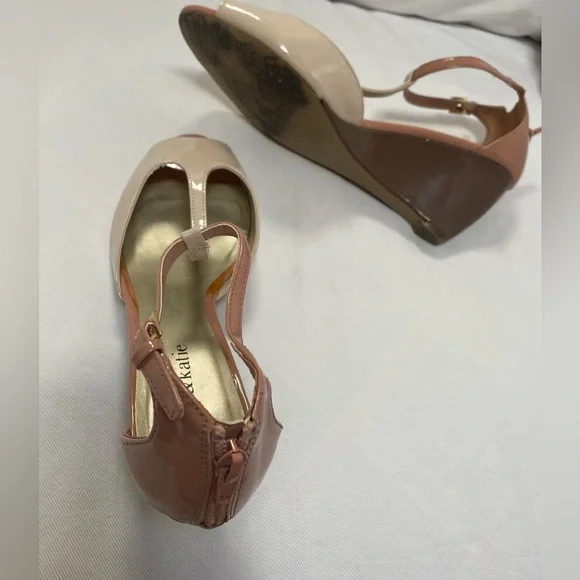 Kelly & Katie open toe wedge shoe - Picture 2 of 2